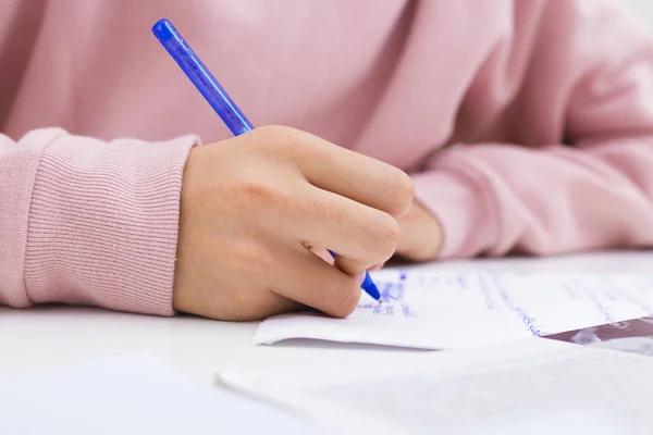 Close Van Hand Van Het Kind Schrijven School — Stockfoto