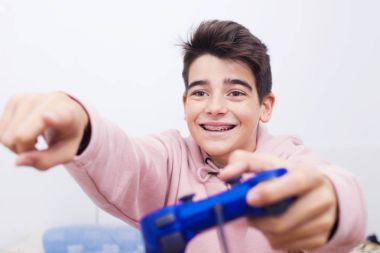 Çocuk video oyunun komut ile