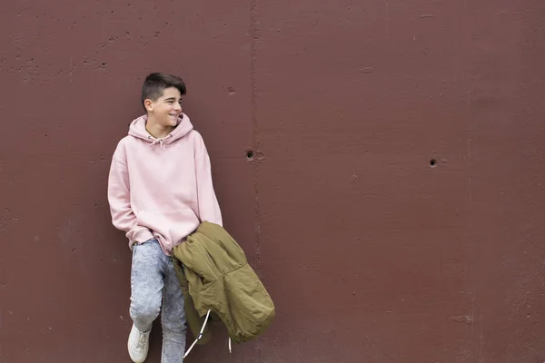 Portret Van Jonge Preteen Muur Van Straat Van Stad — Stockfoto