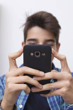 çocuk, genç veya cep telefonu evde ile taşımak