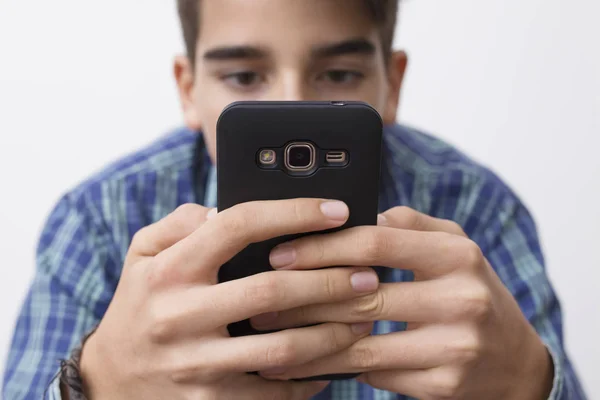 Niño Adolescente Preadolescente Con Teléfono Móvil — Foto de Stock