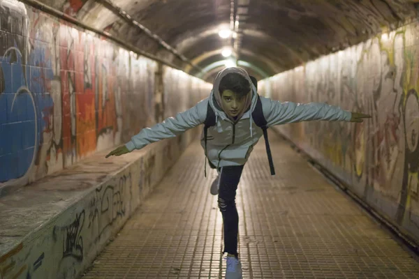 Jonge Tiener Preteen Metro Van Stad — Stockfoto