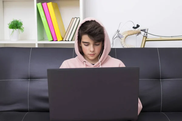 Barn Tonåring Eller Preteen Med Dator Hemmet — Stockfoto