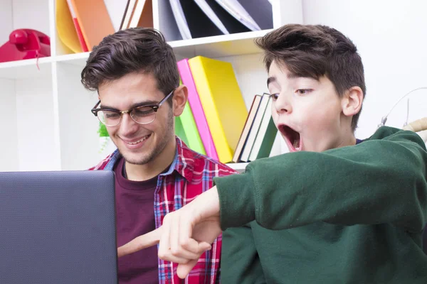 Young People Home Laptop — Stock Photo, Image