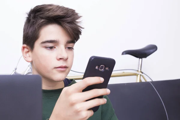 Young Teenager Preteen Mobile Phone — Stock Photo, Image