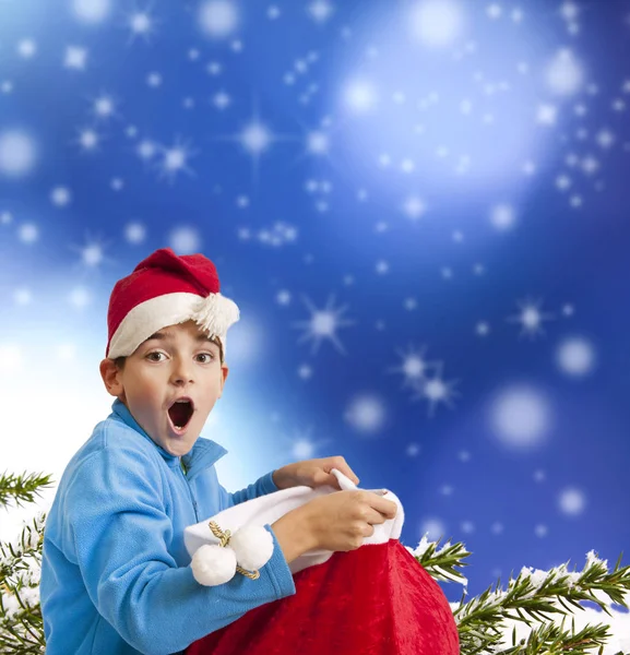 Niño Con Expresión Sorpresa Con Santa Claus Bolsa Regalo Navidad — Foto de Stock