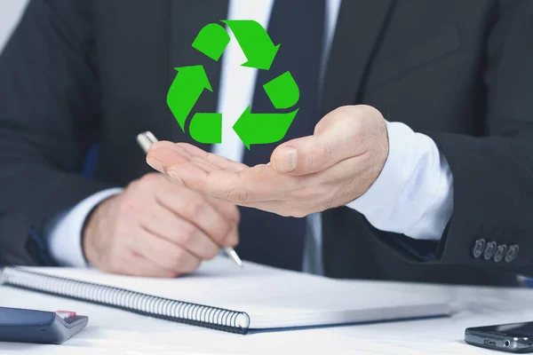 Unternehmer Mit Dem Symbol Des Recyclings — Stockfoto