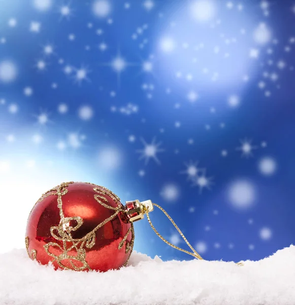 クリスマス装飾品クリスマス ボールと背景 — ストック写真