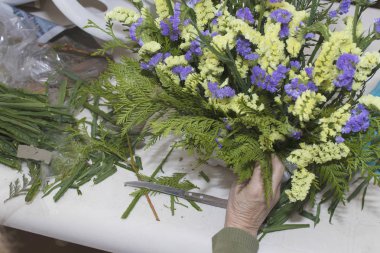 Çiçek düzenleme, çalışma elleri çiçekçi