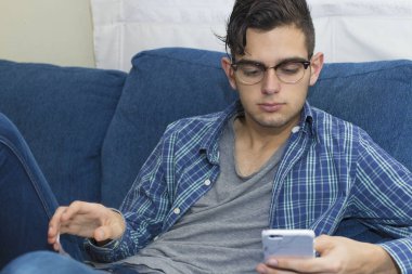 cep telefonu evde ile genç