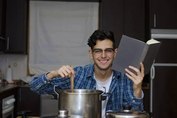 Apprendre Cuisiner Avec Livre Cuisine Des Casseroles — Photo