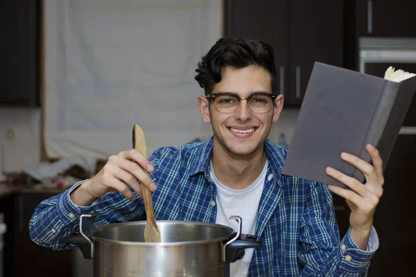 Naučit Vařit Kuchařkou Hrnce — Stock fotografie