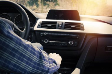 Arabadaki, sürücü vites