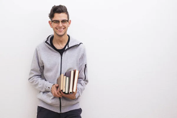 Joven Estudiante Con Libros Pared Blanca — Foto de Stock