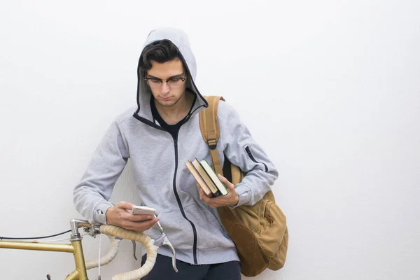 Casual Stijl Student Met Mobiele Telefoon — Stockfoto