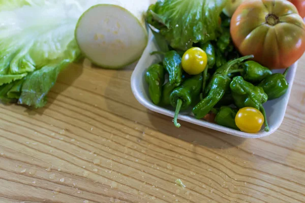 Dienblad Met Biologische Groenten Uit Traditionele Landbouw — Stockfoto