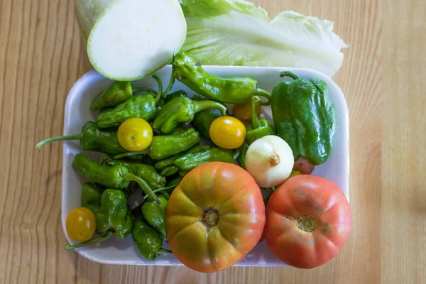 Dienblad Met Biologische Groenten Uit Traditionele Landbouw — Stockfoto