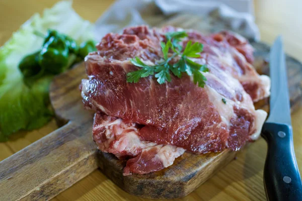 Frisches Kalbfleisch Auf Holz Hacken — Stockfoto