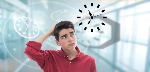 Joven Mirando Los Relojes Puntualidad Concepto Horario — Foto de Stock