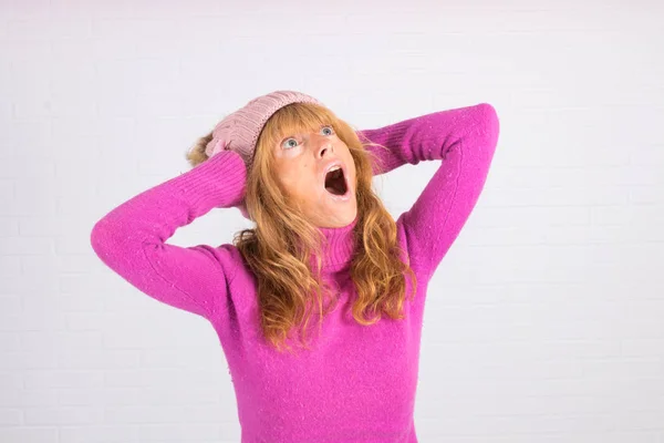 Retrato Mulher Com Chapéu Cachecol Luvas Quente Para Inverno — Fotografia de Stock