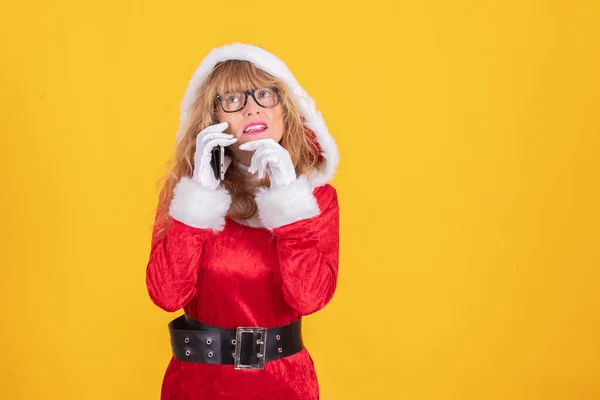 Santa Claus Kobieta Telefonu Komórkowego Izolowane Tle Koloru — Zdjęcie stockowe