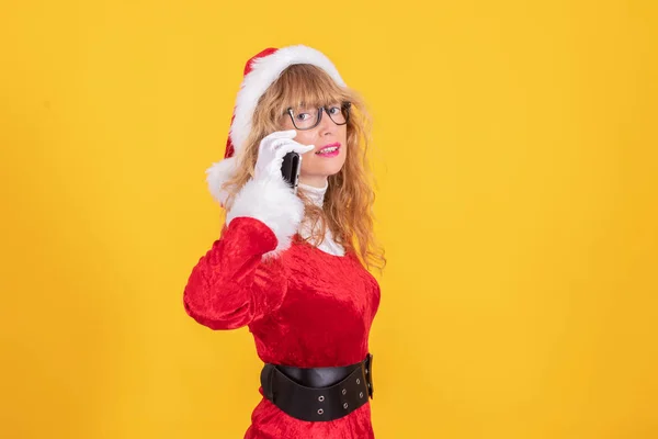 Santa Claus Mulher Com Telefone Celular Isolado Cor Fundo — Fotografia de Stock
