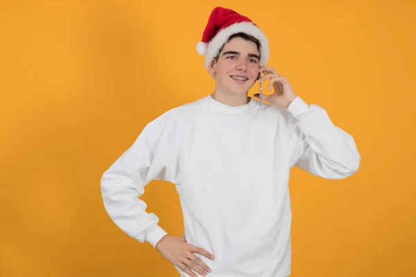Jovem Adolescente Com Chapéu Santa Claus Isolado Fundo Cor — Fotografia de Stock