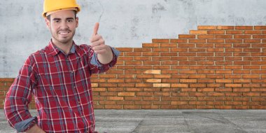 Tamam işareti ya da selamlaması olan inşaat işçisi