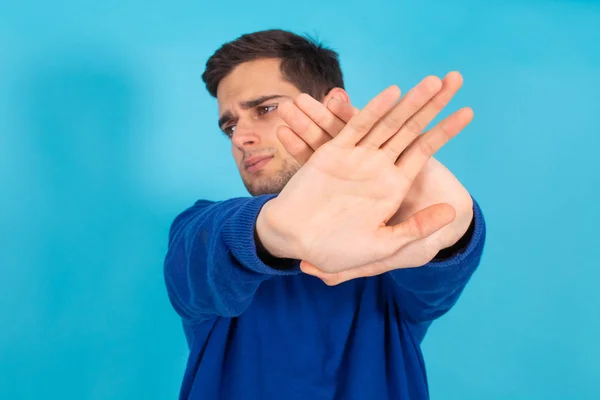 Isolierter Junger Mann Mit Gesichtsausdruck — Stockfoto