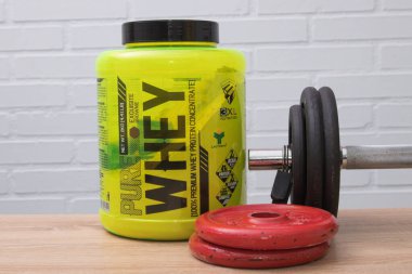 Galiçya, İspanya - 30 Ekim 2019: whey whey protein, sporcular için gıda takviyeleri