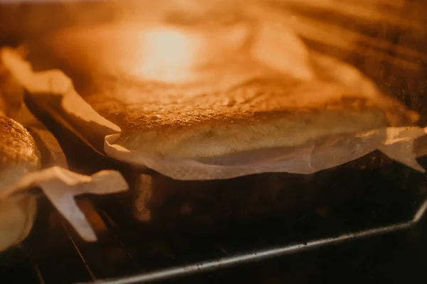 Torta Tradizionale Fatta Casa Pan Spagna Cottura Dentro Forno — Foto Stock