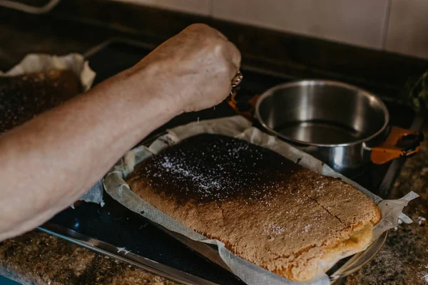 Oma Het Bereiden Van Taart Zelfgemaakte Taart — Stockfoto