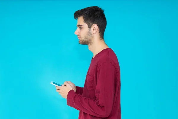 Hombre Con Teléfono Inteligente Móvil Aislado Fondo Color — Foto de Stock