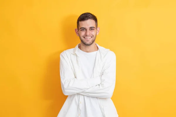 Retrato Sonriente Joven Color Fondo — Foto de Stock