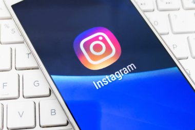 Galiçya, İspanya - 31 Ekim 2019: Instagram uygulama simgesi akıllı telefon ekranında