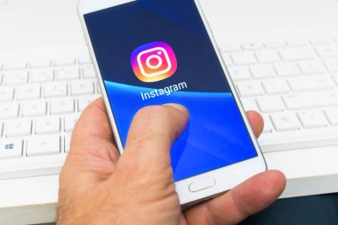 Galiçya, İspanya - 31 Ekim 2019: Instagram uygulama simgesi akıllı telefon ekranında