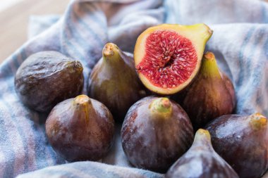 Taze doğal incir hasadı