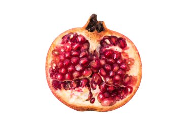 Taze olgun nar beyaz arkaplanda izole edilmiştir.