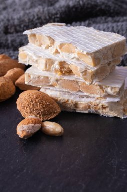 Geleneksel Noel bademli beyaz fındık