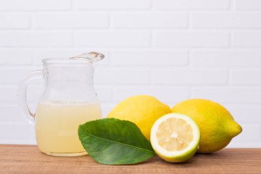 Limon suyu ile doğal limon