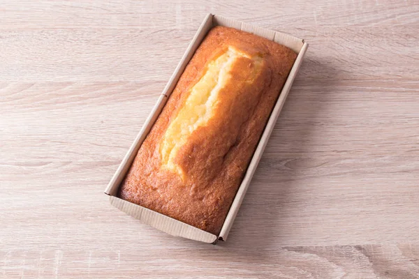 Traditionele Spons Cake Geïsoleerd Houten Achtergrond — Stockfoto