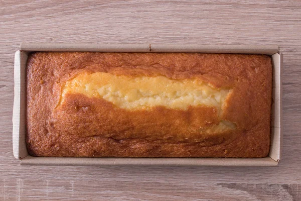 Traditionele Spons Cake Geïsoleerd Houten Achtergrond — Stockfoto