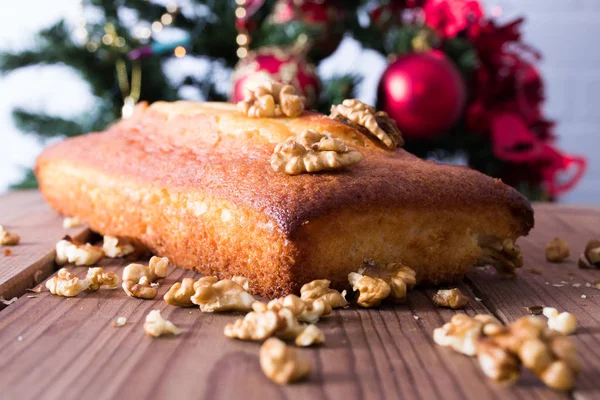 Torta Natale Con Noci Ornamenti — Foto Stock
