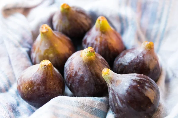 Frische Feigen Mit Natürlichem Licht — Stockfoto