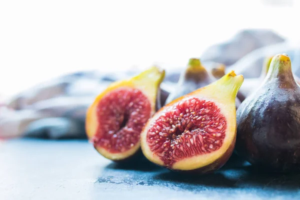 Natuurlijke Zwarte Vijgen Gepresenteerd Groep — Stockfoto