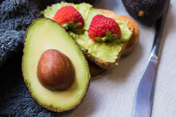Natuurlijke Avocado Avocado Guacamole Toast — Stockfoto