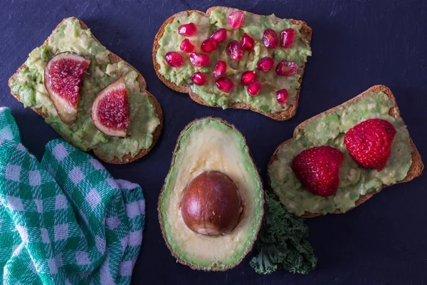 Avocado Open Bereid Toast Top Uitzicht — Stockfoto