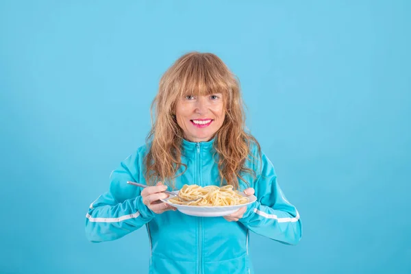 Adult Woman Sportswear Smiling Pasta Spaghetti Dish Isolated Color Background — Stok fotoğraf