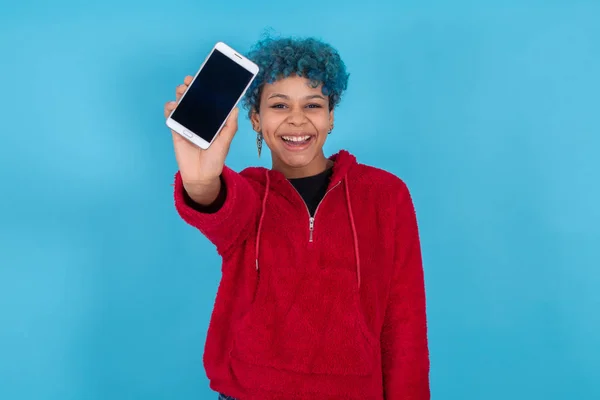 Mujer Joven Niña Con Teléfono Móvil Aislado Fondo Color — Foto de Stock