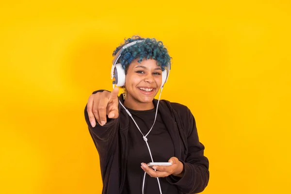 Young Afro American Girl Mobile Phone Headphones Dancing Isolated Yellow — ストック写真